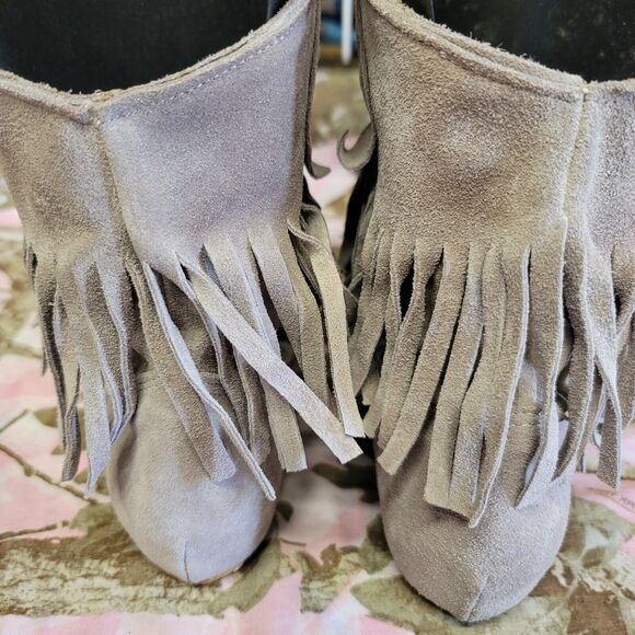 Sundance Beige Suede Fringe Ankle Boot Womens Size EU 38/US 8 - Picture 4 of 8